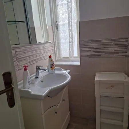 Casa Rosita, Perfetta Ραβέλλο