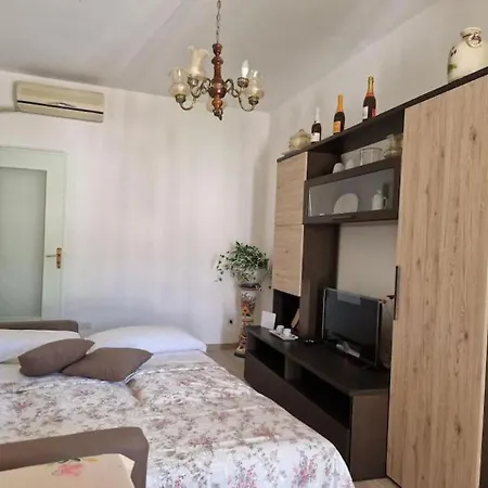 Casa Rosita, Perfetta * Ραβέλλο